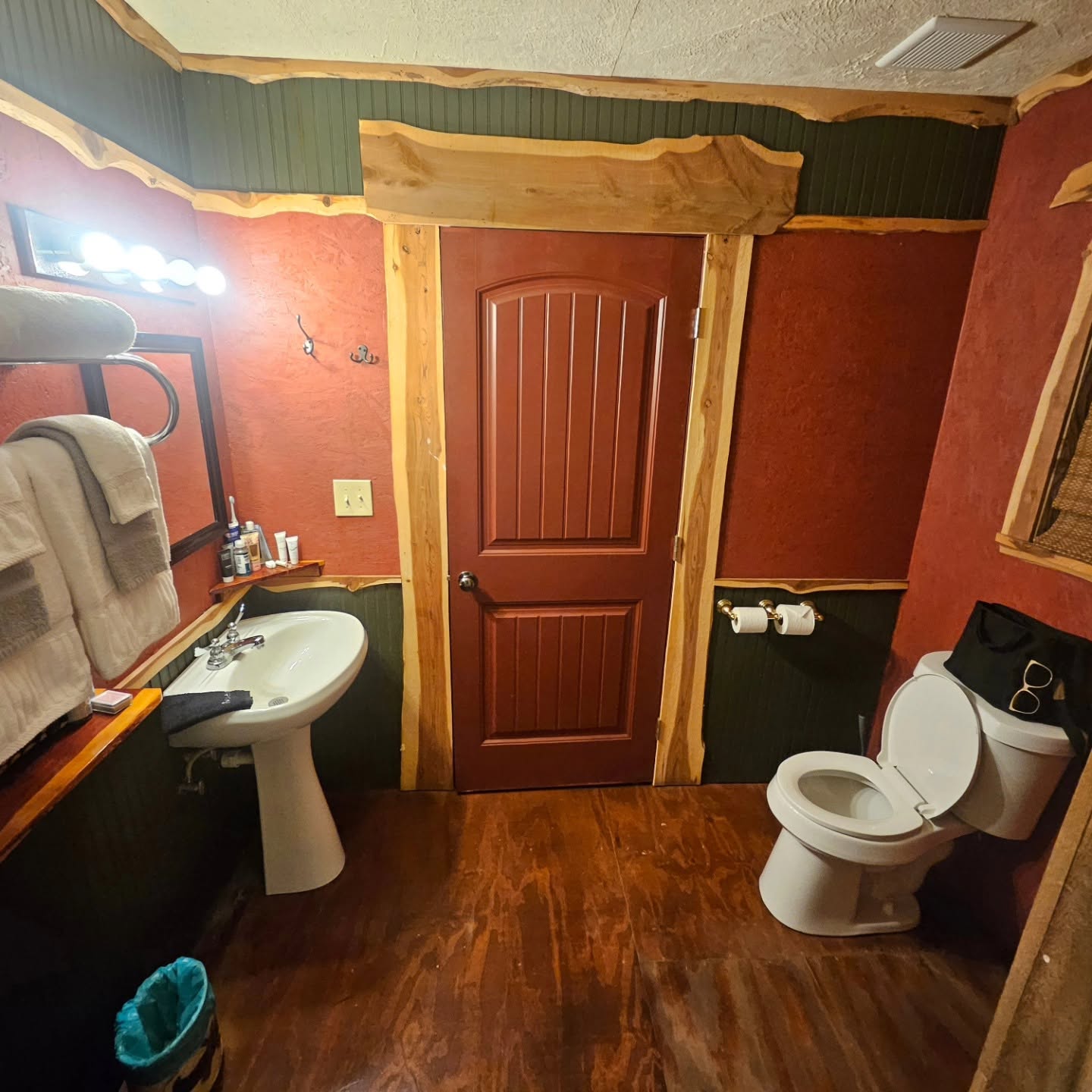 Antler  Oaks Lodge – Photo 3